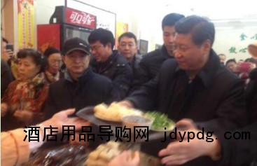 习总书记包子铺排队买包子由微博首发并被广泛传播，社交媒体威力深入人心